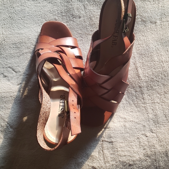 Sandals - Picture 3 of 3